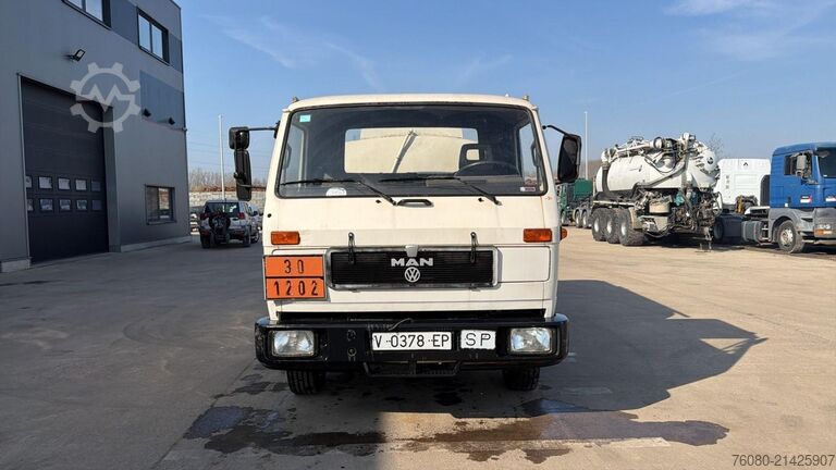 Tankwagen MAN 10.153 (7410L / STEEL SUSP. / MANUAL PUMP / POM...