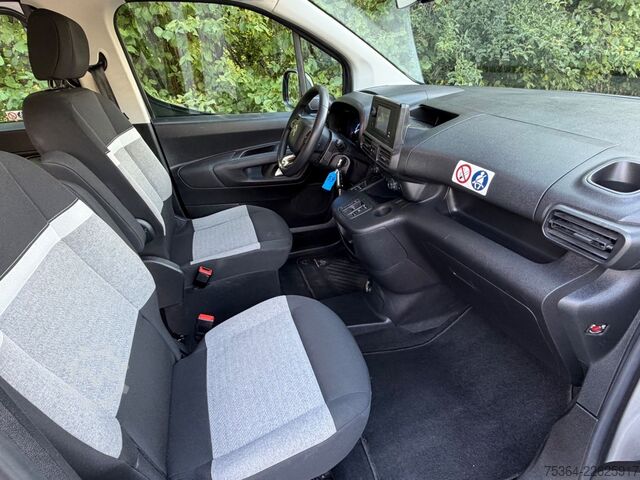 Minibusz Citroën ë-Berlingo 136 FEEL M 2x Schiebetür Klima