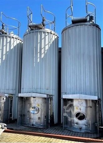 Κάθετη μονωμένη δεξαμενή 12.300L AISI 304