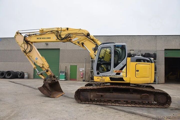 Koparka gąsienicowa New Holland Kobelco E235B SR-LCT