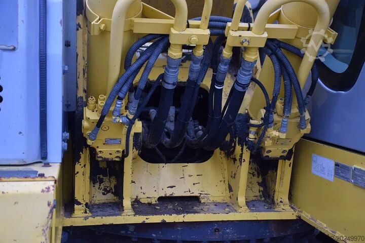 Koparka gąsienicowa New Holland Kobelco E235B SR-LCT