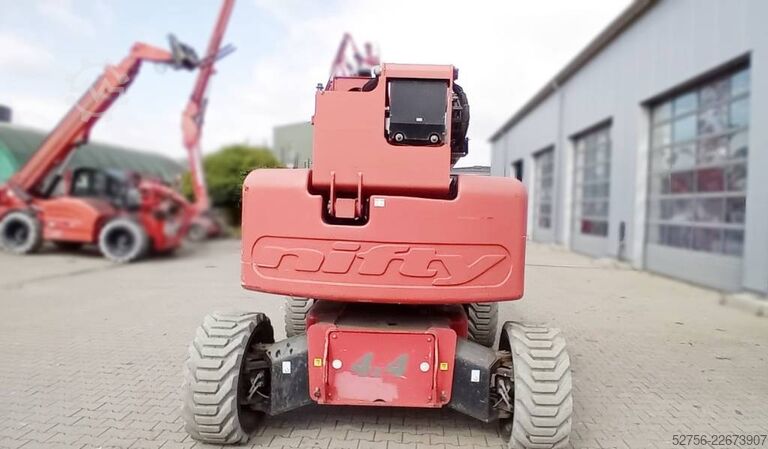 Ledad teleskopisk arbetsplattform Niftylift HR28 Hybrid 4x4