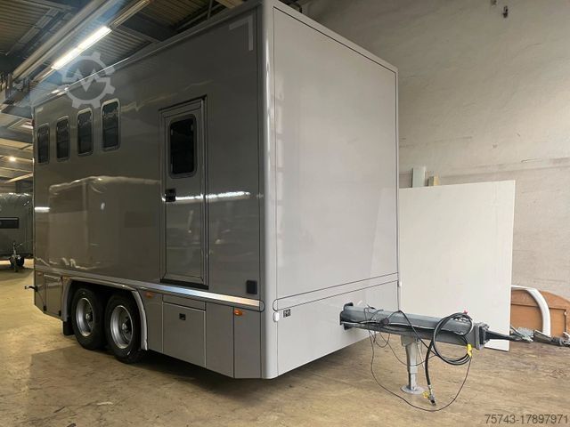 Pferdeanhänger  TT XL 3-4 Pferde Wohnung, Dusche