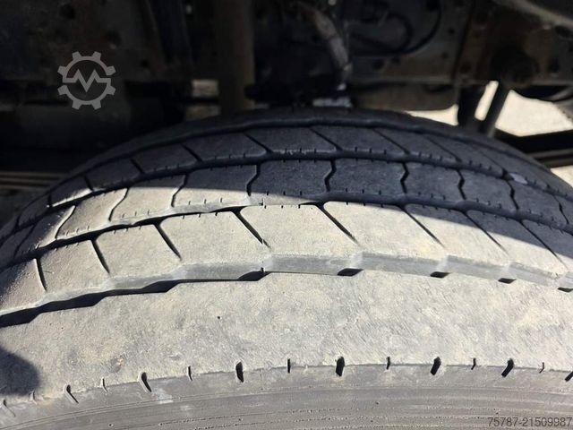 Flaklastbil med kapell IVECO 120E25 Pritsche&Plane,Ladebordwand 1,5 To