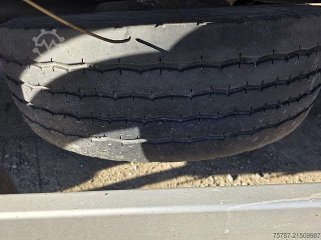 Flaklastbil med kapell IVECO 120E25 Pritsche&Plane,Ladebordwand 1,5 To