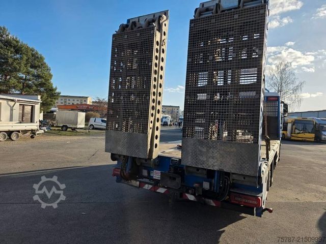 Wrecker MAN 26.400 TGX mit Baustoffplateau, geteilte Rampen