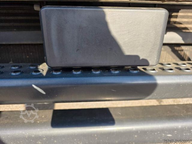 Wrecker MAN 26.400 TGX mit Baustoffplateau, geteilte Rampen