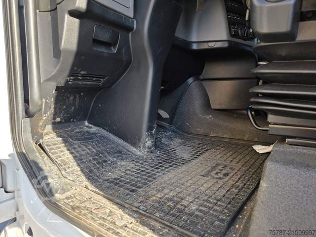 Wrecker MAN 26.400 TGX mit Baustoffplateau, geteilte Rampen