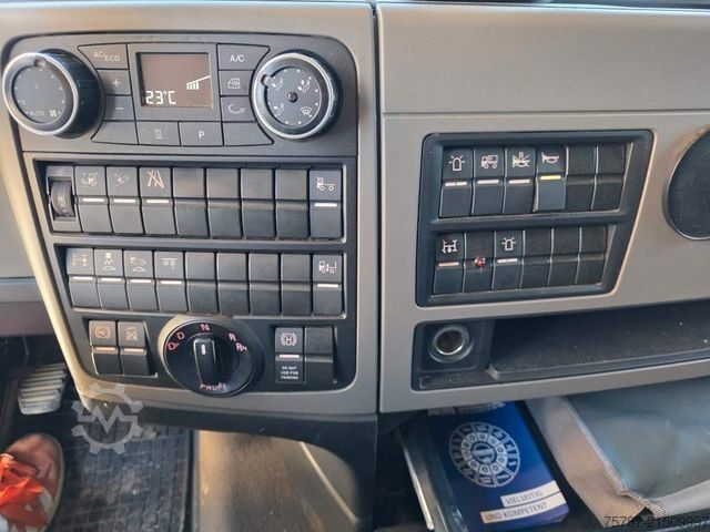 Wrecker MAN 26.400 TGX mit Baustoffplateau, geteilte Rampen