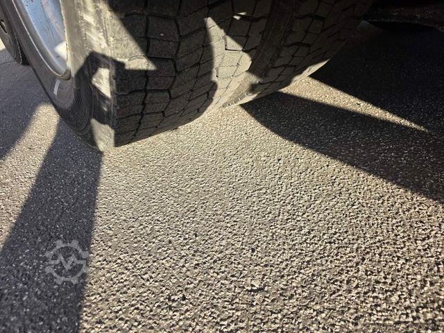 Wrecker MAN 26.400 TGX mit Baustoffplateau, geteilte Rampen