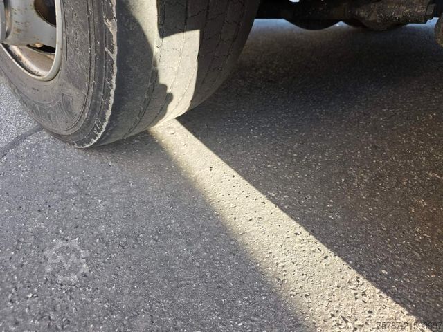 Wrecker MAN 26.400 TGX mit Baustoffplateau, geteilte Rampen