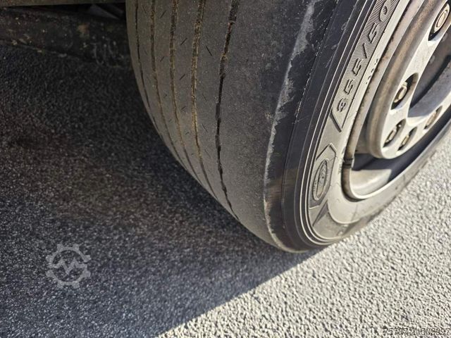 Wrecker MAN 26.400 TGX mit Baustoffplateau, geteilte Rampen