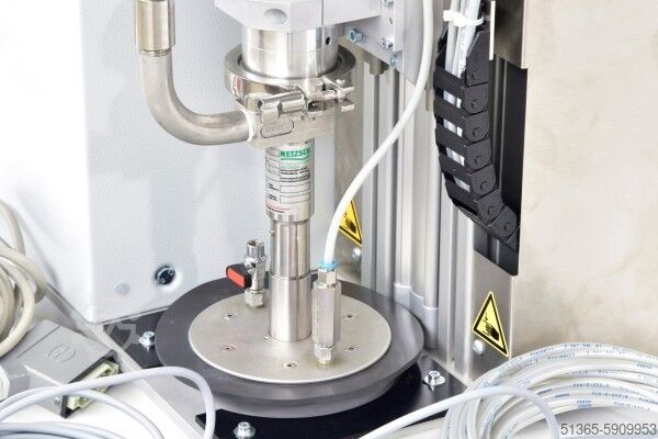 Het legen van containers Netzsch BE-5T/3NDP06