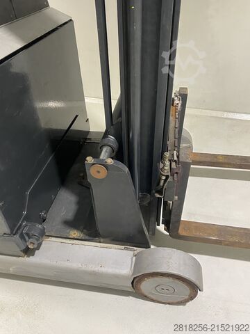 Carretilla retráctil STILL FMX 17