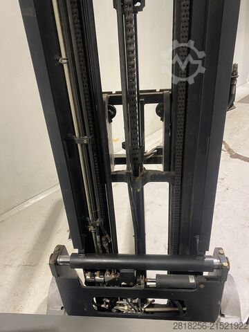 Carretilla retráctil STILL FMX 17