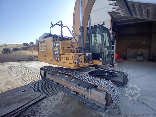 Excavadora sobre orugas Caterpillar 323FLN IHC
