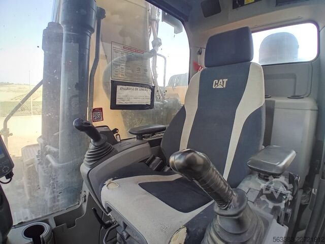 Excavadora sobre orugas Caterpillar 323FLN IHC