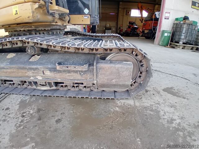 Excavadora sobre orugas Caterpillar 323FLN IHC