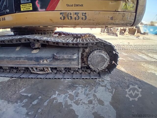 Excavadora sobre orugas Caterpillar 323FLN IHC