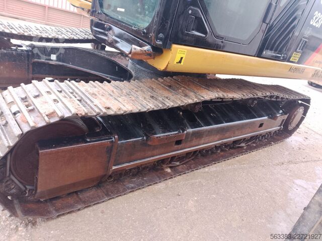 Gravemaskine på larvefødder Caterpillar 323FLN IHC