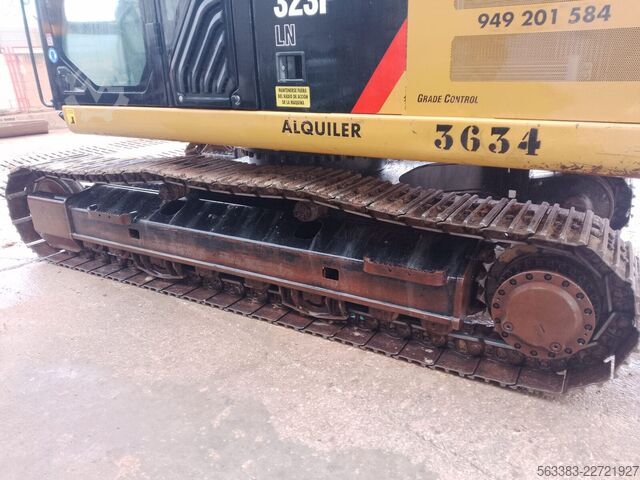 Gravemaskine på larvefødder Caterpillar 323FLN IHC