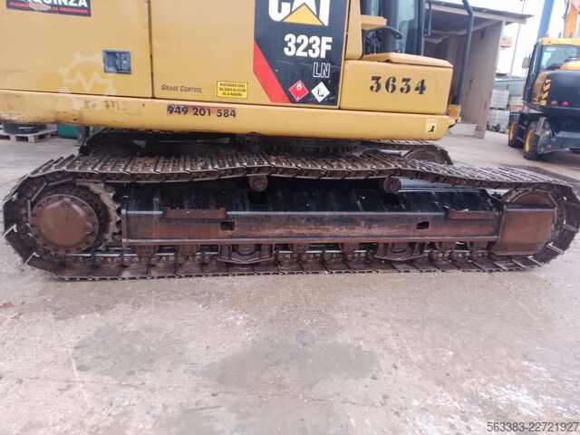 Gravemaskine på larvefødder Caterpillar 323FLN IHC
