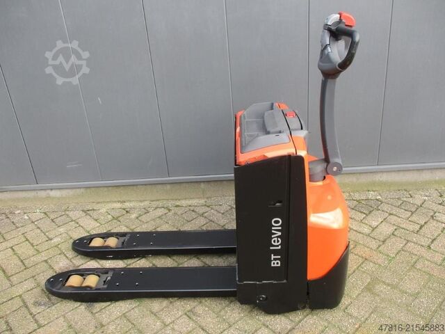 Pallet truck TOYOTA LWE180