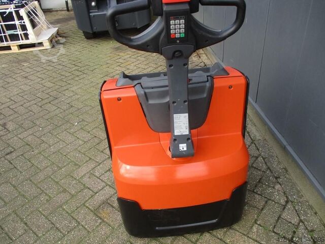 Pallet truck TOYOTA LWE180