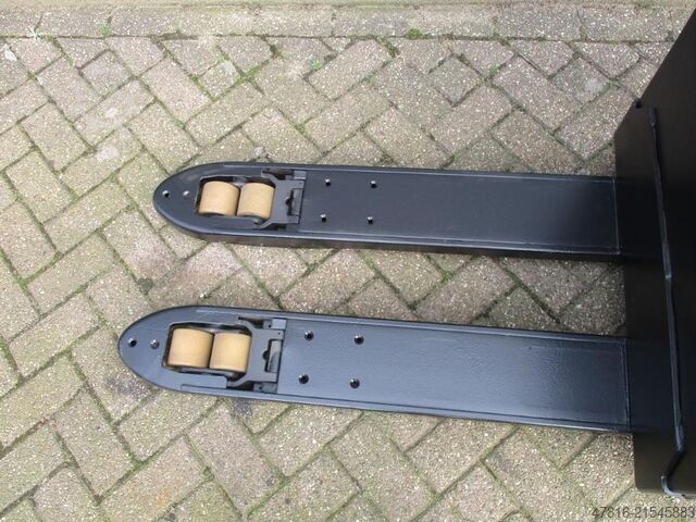 Pallet truck TOYOTA LWE180