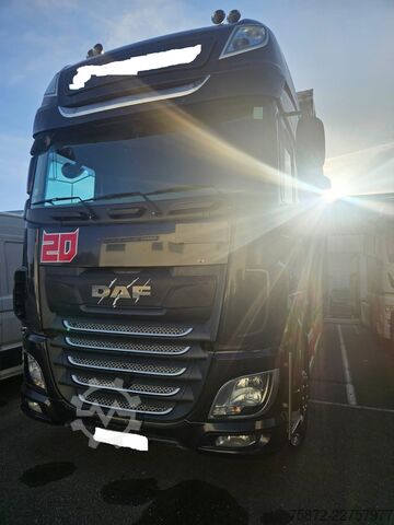 Autocarro con pianale e telone DAF XF SUPERSPACE CAB 530 6X2 26T TAULINER