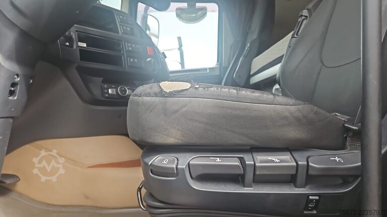 Autocarro con pianale e telone DAF XF SUPERSPACE CAB 530 6X2 26T TAULINER