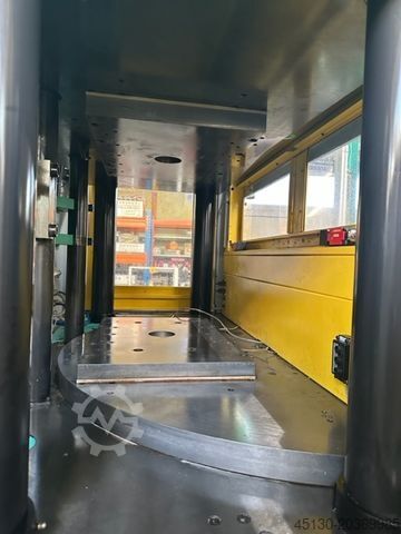 Machine de moulage par injection Arburg 1500T 3200-1300 e²