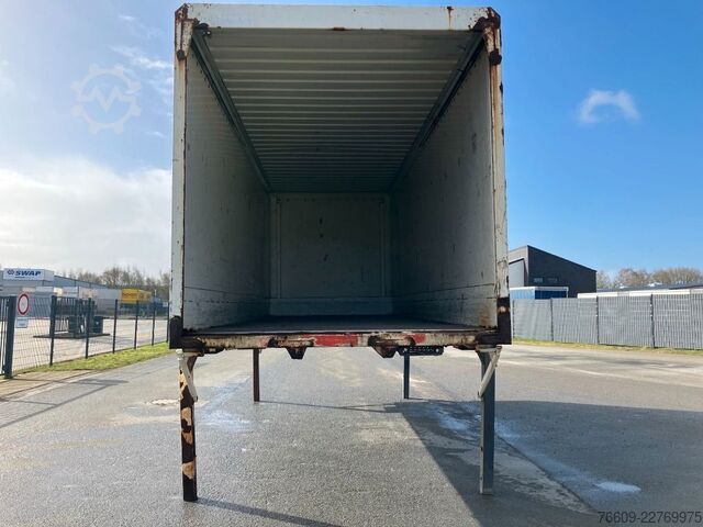 Remolque con caja móvil KRONE .