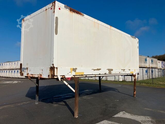 Remolque con caja móvil KRONE .