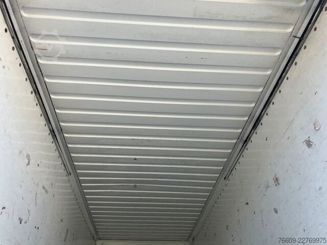 Remolque con caja móvil KRONE .