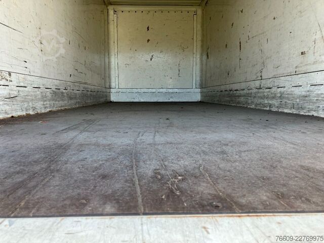Remolque con caja móvil KRONE .