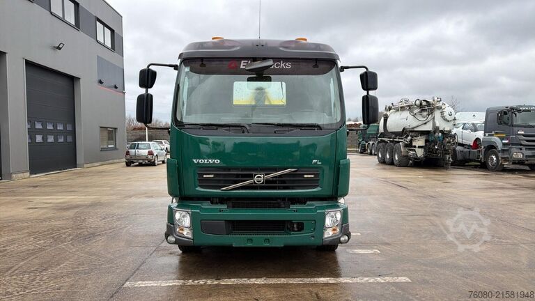 Hook arm system Volvo FL 240 (BELGIAN TRUCK / HYVALIFT / WHEELBASE 47...