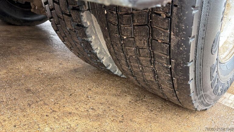 Hook arm system Volvo FL 240 (BELGIAN TRUCK / HYVALIFT / WHEELBASE 47...