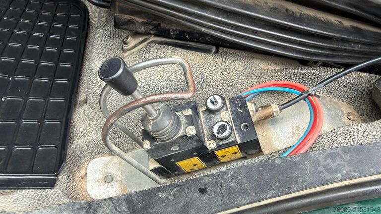 Hook arm system Volvo FL 240 (BELGIAN TRUCK / HYVALIFT / WHEELBASE 47...