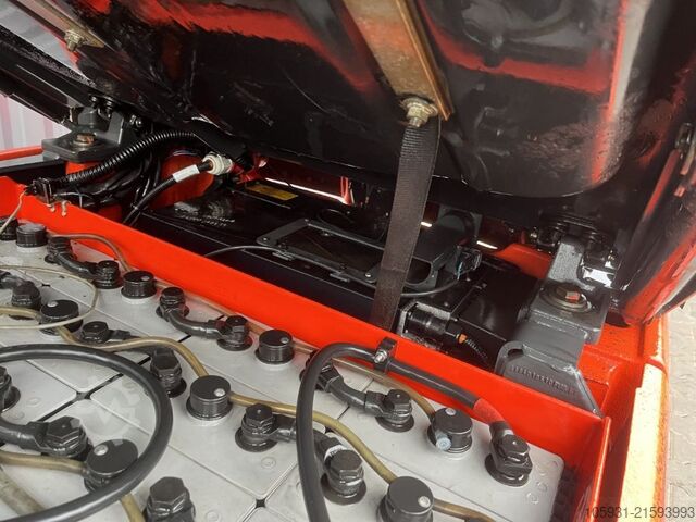 Elektrische vorkheftruck met 4 wielen Linde E16PH-02