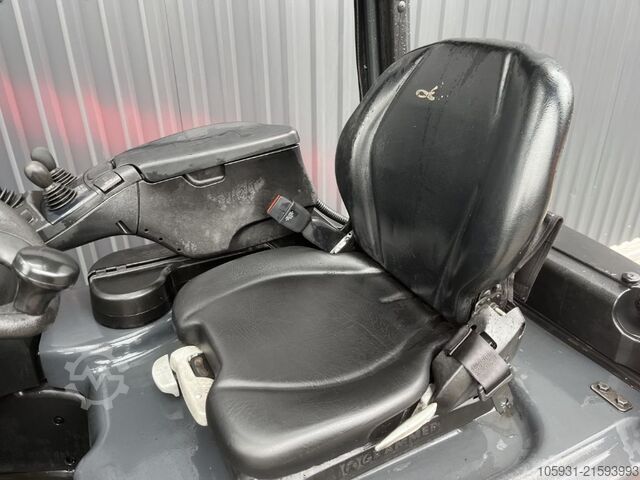 Elektrische vorkheftruck met 4 wielen Linde E16PH-02