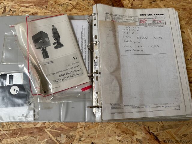 Universal machining center DECKEL MAHO DMU 60T RS3