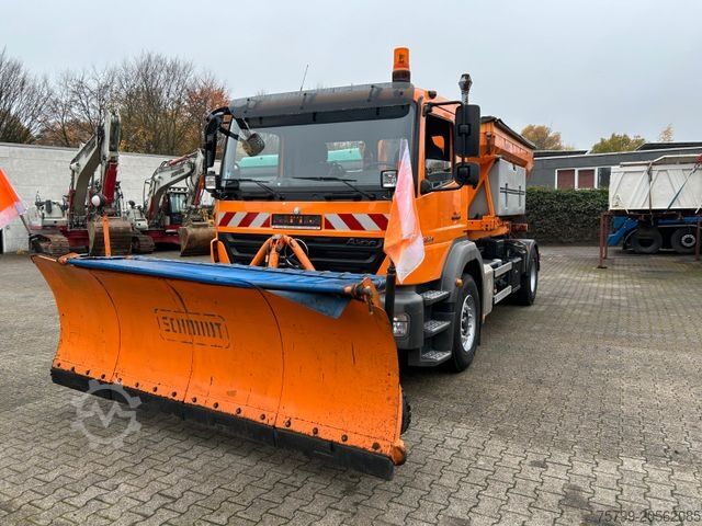 Kroghejselastbil MERCEDES-BENZ 1824 Axor Abroller mit Schneeschild und Streuer