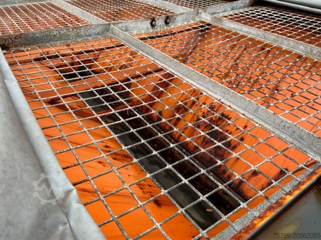 Kroghejselastbil MERCEDES-BENZ 1824 Axor Abroller mit Schneeschild und Streuer