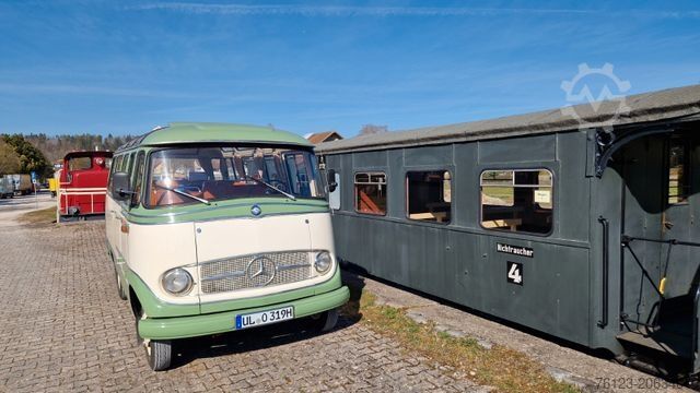 Microbuz MERCEDES-BENZ Vorgänger Sprinter O 319 Samba mit Faltdach AC
