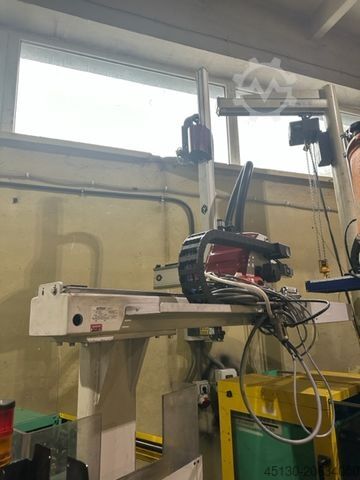 Spuitgietmachine Arburg 320C 500-170 mit dem Roboter