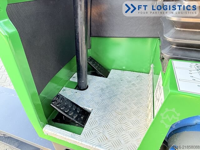 Wózek widłowy czterokierunkowy Combilift C4000 GAS TRIPLEX 5550 FREE LIFT CABIN