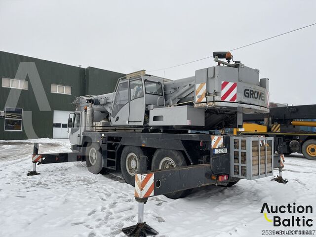 Grua móvel de carga Grove GMK 3055