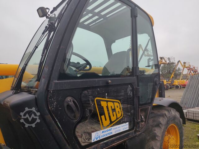 Teleskopický manipulátor JCB 535-140