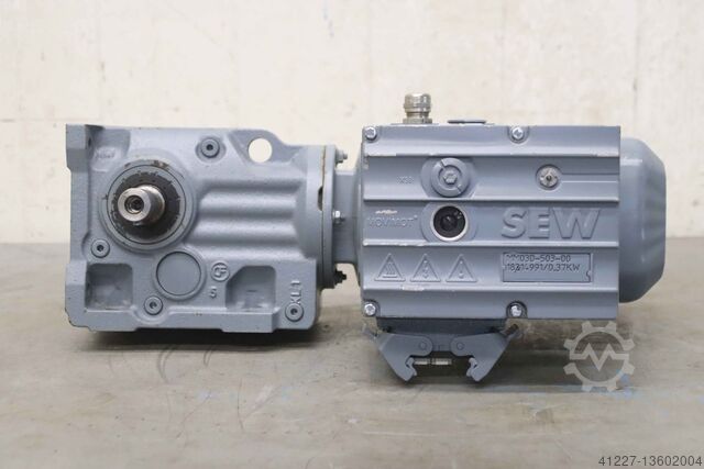 Getriebemotor 0,37-0,075 kW 31-6,3 U/min SEW-Eurodrive KAF37 DRS71S4BE05HR/MM03/AMA6